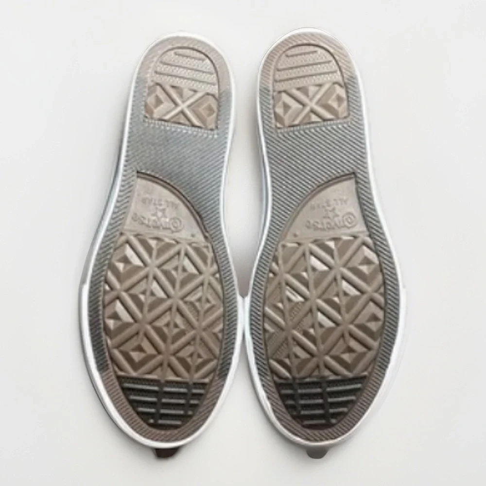 A14867F Converse Hi In Size 2.5 Youth